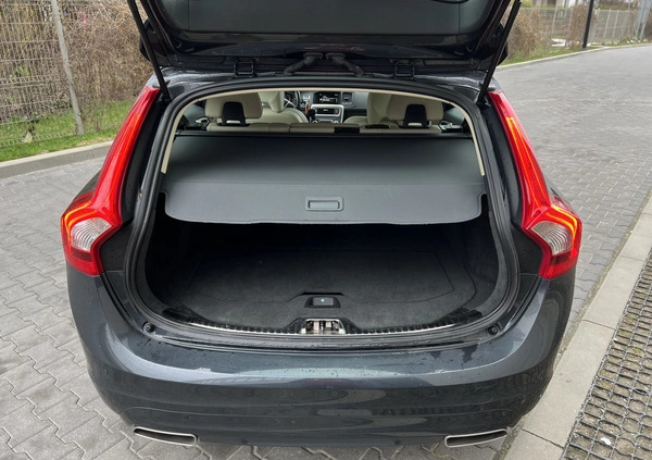 Volvo V60 cena 53750 przebieg: 229772, rok produkcji 2014 z Warszawa małe 79
